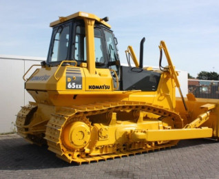 Бульдозер Komatsu D65EX