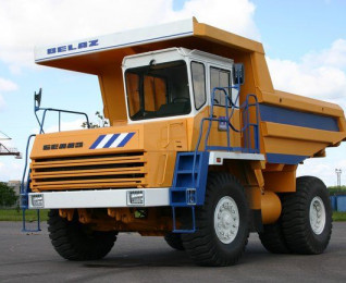 Карьерный самосвал БелАЗ 7540