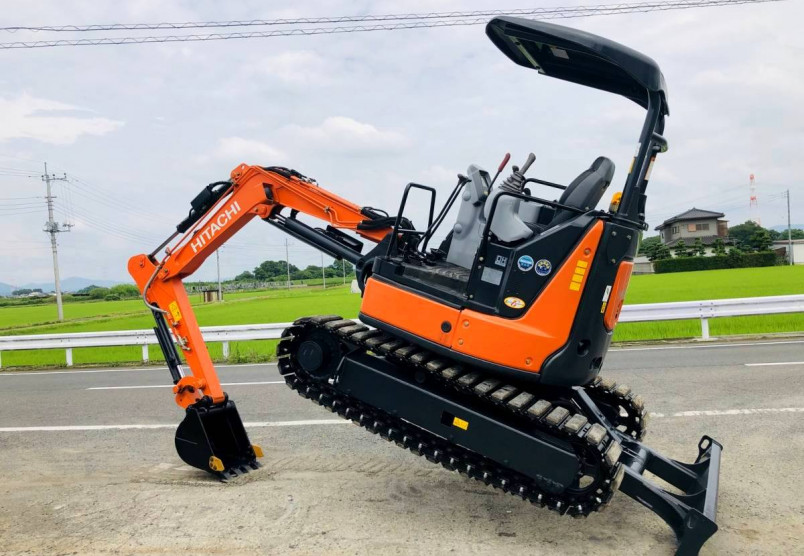 Аренда мини-экскаватора Hitachi ZX30 в Санкт-Петербурге и Ленинградской области